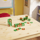 MAGNA-TILES - microMAGS Ensemble de construction magnétique Apprendre les lettres 56 pièces-Ce qui le rend unique: Combine de façon unique le plaisir de la construction magnétique avec l’apprentissage de la littératie précoce, permettant aux enfants d’explorer la reconnaissance des lettres et la phonétique tout en développant leur motricité fine. Ses tuiles colourées et tactiles rendent l’apprentissage interactif, captivant et créatif à l’infini