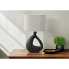 Monarch Specialties - Luminaire - 23 po H Lampe De Table - Résine Noire - Abat-Jour Gris - Contemporain - Moderne-Dotée d'un interrupteur pratique à bouton rotatif marche/arrêt pour une seule ampoule de 60 W (non incluse), elle éclaire sans effort une table d'appoint, une console ou une table de nuit, créant ainsi une ambiance chaleureuse