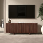 Hudson&Canal - Meuble TV rectangulaire cannelé Harold pour téléviseurs jusqu'à 75 po - Noyer satiné-Fabriqué en MDF et PVC robustes avec une finition noyer satinée réalisée à la main