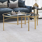 Hudson&Canal - Table basse ronde gigogne Gaia - Laiton-Le plateau de la table est en verre trempé robuste
