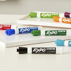 Expo - Trousse de départ à faible odeur pour effacement sec − Pointe biseautée-Le nettoyant à vaporiser non toxique Expo fait disparaître les ombres, les reflets et les taches