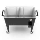 Permasteel - Glacière de patio rétro 80 pintes sur roulettes avec séparateur - noire-Le bouchon de drainage permet de vider facilement la glace fondue et l’excès d’eau.