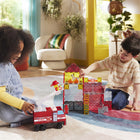 Magna-Tiles - Ensemble de construction magnétique Caserne de pompiers 50 pièces-Axé sur le développement: Encourage les enfants à apprendre par le jeu, en découvrant les causes et les effets et d’autres principes logiques, tout en favorisant le développement de la coordination œil-main et de la motricité fine