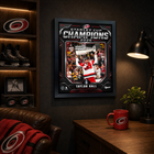 Frameworth - Cadre photoglass de Taylor Hall 16x20 des Carolina Hurricanes champions Coupe Stanley 2026 - 18 po l x 22 po H-Dimensions finales de 18 po x 22 po : présentoir encadré vertical idéal pour le salon, le bureau, la salle des partisans et la salle de sport