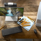 Dell - Clavier et souris sans fil KM3322W - Noir-Il se connecte facilement à votre PC DELL et dispose de batteries longue durée et de touches anti-décoloration et résistantes aux éclaboussures qui contribuent à améliorer votre expérience de travail.