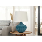 Monarch Specialties - Luminaire - 24 po H Lampe De Table - Céramique Bleue - Abat-Jour Ivoire / Crème - Transitionnel-L'interrupteur rotatif à 3 voies qui peut contenir une seule ampoule avec une puissance maximale de 100W/120V (non incluse), vous permettant d'ajuster le niveau d'éclairage et d'ambiance dans une pièce
