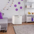 BLACK+DECKER - 1,7 pi³ Mini-frigo autonome avec congélateur, blanc-Rangement pratique : Notre petit réfrigérateur avec congélateur permet de ranger les restants, la nourriture, les boissons gazeuses, la bière et d'autres boissons avec une consommation d'énergie minimale (70 watts) et un faible encombrement.