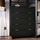 Manhattan Comfort - Granville commode haute moderne 37,8" - noir-Comprend 5 tiroirs à extension totale avec le tiroir supérieur conçu avec des lignes verticales texturées en relief fabriqué en bois massif