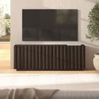Hudson&Canal - Meuble TV rectangulaire cannelé Molly pour téléviseurs jusqu'à 75 po - Chêne brun-Fabriqué en MDF et PVC robustes avec une finition chêne brun réalisée à la main