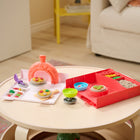 Kinetic Sand - Coffret de jeu de pizzas montantes SquishPizza-Le seul et unique Kinetic Sand : Fabriqué à base de sable naturel, le Kinetic Sand est réutilisable, ne sèche jamais et ses grains collent ensemble pour un nettoyage facile. Parfait pour les jeux créatifs et artistiques avec le sable et pour apprendre aux enfants à créer en s'amusant.