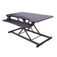 Rehausseur de bureau électrique Rocelco 46" avec prise secteur, chargeur USB et grand clavier Tracy - Noir-EDRB-46 po a une grande surface de travail de 46 po x 23.6 po.