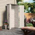 Suncast - Abri vertical - couleur Vanille-Le profil haut est idéal pour ranger les échelles, les outils à long manche et les fournitures de jardin.