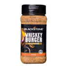 Blackstone - Assaisonnement pour burgers au whisky-Sel, sucre, ail et oignon déshydratés, épices, protéine de maïs hydrolysée, arôme naturel de type whisky [maltodextrine, arôme naturel (contient du canola), amidon alimentaire modifié et dextrose], paprika, arômes naturels [maltodextrine, extrait de levure, protéine de soya hydrolysée, arôme naturel (contient arômes de fumée et de grillade) et gras de bacon fondu], sauce Worcestershire [vinaigre, mélasse, sirop de maïs, sel, colorant caramel (contient des s