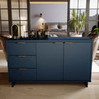 Manhattan Comfort - Buffet moderne Granville 140 cm - Bleu Minuit-Comprend 3 tiroirs à extension totale avec le tiroir supérieur conçu avec des lignes verticales texturées en relief fabriqué en bois massif et 3 étagères dissimulées
