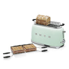 SMEG - Toaster Rétro À Long Slot 4 Tranches - Vert-Nettoyer l'intérieur du grille-pain est plus facile grâce au tiroir à miettes.