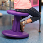 FDMT - Tabouret oscillant Kore 30 cm - violet-Il offre un exutoire aux enfants très énergiques ou ayant des besoins sensoriels tels que le TDAH ou l'autisme.