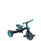 Globber - Tricycle Explorer – Sarcelle-Poignée parentale réglable avec 2 hauteurs (92 cm, 96 cm du sol) et poignée en TPR pour une prise en main confortable. Le système de direction intégré et le système de roue libre avant permettent aux parents d’aider et de guider les tout-petits dans l’apprentissage de la direction