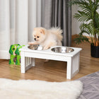 PawHut - Station d’alimentation et d’abreuvement double de luxe pour chien - blanc-Bols surélevés pour animaux avec pieds antidérapants pour plus de stabilité et éviter le glissement, offrant également une protection pour vos sols. ● Ce design de distributeur facilite l’accès à la nourriture et à l’eau, ce qui peut aider à faciliter le passage de la nourriture de la bouche à l’estomac. 