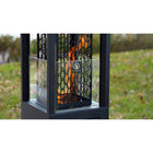EnerG+ - Outdoor Wood Pellet Patio Heater-Insérez le brûleur dans la chambre de combustion à l'aide de la poignée pratique de la trémie pour faciliter le remplissage.