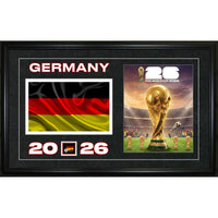 Frameworth - Coupe du Monde FIFA 2026 Officielle Allemagne Cadre Drapeau et Trophée - 15 po x 24 po-Murale encadrée Drapeau et Trophée sous licence officielle de la Coupe du Monde FIFA 2026 pour l'Équipe Allemagne.