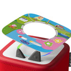 tonies - Tonieplay Peppa Pig : Playdate with Peppa jeu - Anglais-Pour commencer, réveillez la Toniebox 2, placez le disque Tonieplay sur le dessus, ajoutez le contrôleur au centre de l’anneau lumineux, installez le plateau de jeu et appuyez sur le bouton-gardez votre Peppa Pass à portée de main pour débuter l’aventure. Explorez Peppatown en choisissant différents lieux avec le contrôleur, où des amis vous attendent avec des histoires, des quiz et des activités. Lorsque Peppa vous le demande, placez votre Pe