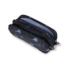 Jansport - Grand Étui Pour Accessoires - 1,3 L - Petales Pastel Noirs-Cet étui à deux compartiments pour accessoires est idéal pour transporter stylos et crayons d'un côté et cordons d'alimentation de l'autre