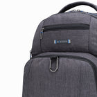 Nextech - Sac à dos pour ordinateur portable 15.6 po - 37L - Gris-Le mousqueton aide à empêcher le vol du sac en s’attachant à une structure fixe