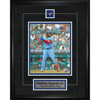 Vladimir Guerrero Jr. 8x10 with Pin and Plate Toronto Blue Jays Stance-V - Impression encadree - 16" x 20"-Qualité supérieure - 8x10 framed