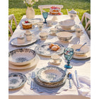Casa Domani - Bol de service Rosetta Antique Bleu 28 cm - Lot de 2-Les formes propres et arrondies sont mises en valeur par le motif toile de Jouy de fleurs et de vignes.