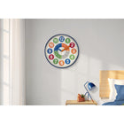 Monarch Specialties - 9101 Horloge Murale Juvénile Rond de 18" - Visage Multicolore/Cadre Bleu-Le grand affichage numérique garantit une lecture précise de l'heure en un coup d'Sil, idéal pour les enfants qui apprennent à lire l'heure et pour égayer leur chambre avec style