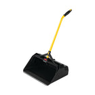 Rubbermaid Commercial Maximizer 18", bac à débris sur pied à usage intensif-L'ouverture extra large est suffisante pour accueillir un balai poussé de 18 pouces.