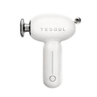YESOUL - MG16 Pistolet de massage pour le corps et le visage chauffant - Rose/vert-Charmante peluche faite à la main mettant en vedette l'ours Boris vêtu d'un uniforme scolaire classique crocheté à la main