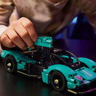 LEGO - Technic Aston Martin Valkyrie-Un cadeau créatif pour les amateurs de voitures de sport - Cet ensemble de modèle de voiture Aston Martin est une excellente idée-cadeau pour les enfants qui aiment les véhicules LEGO et les voitures de sport