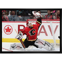 Miikka Kiprusoff 20x29 Flames Glove Save-H - Toile encadree - 31" x 22"-Impression sur toile de qualité supérieure avec bordures enveloppées