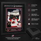 Frameworth - Seth Jarvis 16 po H x 20 po l Cadre signature réplique Carolina Hurricanes Champions de la Coupe Stanley 2026 - Sous licence officielle LNH/AJLNH-8