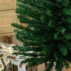 HOMCOM - Arbre de Noël artificiel de 7 - 5 pi avec lumières LED colourées-Il est peu probable que les branches ignifuges prennent feu ou causent de graves dommages à la maison  