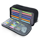 ZIPIT - Étui à crayons Half & Half, trousse scolaire à 3 compartiments, noir-Utilisation intelligente: Notre conception à double compartiment Half & Half, combinée à une section organisatrice arrière supplémentaire, vous permet de garder toute votre papeterie bien rangée et facile d’accès