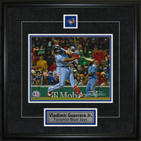 Vladimir Guerrero Jr. 8x10 with Pin and Plate Toronto Blue Jays Swing-H - Impression encadree - 16" x 20"-Qualité supérieure - 8x10 framed