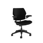 Humanscale - Chaise de travail Freedom - Noire-Le Freedom s’adapte parfaitement aux contours du corps de l’utilisateur et lui offre un confort d’assise tout au long de la journée. Nos coussins sont fabriqués pour optimiser le confort pendant quatre heures, au lieu des quatre minutes qui sont la norme de l’industrie et qui représentent en général le temps passé à essayer un nouveau siège.