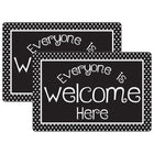 Ashley Productions - Smart Poly Tapis de bienvenue avec dos antidérapant - 15 -5" x 23 -5" - points noirs et blancs Tout le monde est le bienvenu ici - paquet de 2-Nos tapis de qualité supérieure sont conçus pour résister aux rigueurs de l'utilisation quotidienne en classe, ce qui les rend parfaits pour les zones à fort passage.