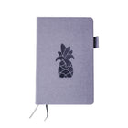 Wamaco - Collection Pineapple Planning Essential - Agenda violet non daté, autocollants, stylo-Polyvalent - Cette collection peut aider n'importe qui à organiser ses journées. Elle offre un espace pour les plans de repas, les budgets et les listes de courses, tout en permettant de se concentrer sur ses réussites.
