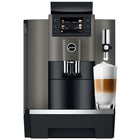 Jura - Machine a Café Professionelle W8 Dark Inox-Le W8 guide l'utilisateur dans la sélection de ses spécialités préférées sur l'écran de 3,5 pouces doté de boutons, tandis que le Coffee Eye intégré aide l'utilisateur à positionner correctement la tasse