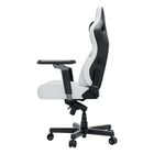 AndaSeat - Chaise de jeu Kaiser 4 XL Premium - Blanc nuageux-Soutien dorsal inégalé et confort personnalisé: Conçu pour répondre à l’importance d’un bon soutien du dos, le Kaiser 4 est équipé d’un système lombaire réglable de façon indépendante, s’adaptant à votre morphologie et à votre posture. Cette approche personnalisée garantit que vos longues heures assises soient non seulement confortables, mais également bénéfiques pour la santé de votre colonne vertébrale.