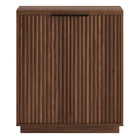 Hudson&Canal - Meuble d'appoint Mansfield de 71 cm de largeur, , noyer satiné-Comprend deux portes battantes, une étagère centrale réglable et une découpe pour la gestion des câbles