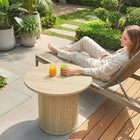 HOMCOM - Table basse ronde avec base à colonnes à lattes - bois naturel-La silhouette ronde s’harmonise facilement avec différents styles d’intérieur