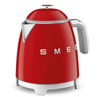 SMEG - Bouilloire électrique mini de 3 tasses au style rétro 50S - Rouge-Arrêt automatique de la bouilloire lorsque la température atteint 100°C / 212°F