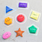 Educational Insights - Poufs à formes éducatives -Comprend 8 poufs, un guide d'activités avec 7 jeux pratiques et un sac à cordon pratique pour un rangement facile.