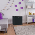 BLACK+DECKER - 1,7 pi³ Mini-frigo autonome avec congélateur, noir-Caractéristiques pratiques : la porte réversible et les pieds de nivellement réglables garantissent un placement flexible qui est parfait comme réfrigérateur de chambre, petit réfrigérateur pour le bureau, réfrigérateur de dortoir ou mini-réfrigérateur compact