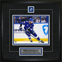 Nikita Kucherov Pin & Plate Tampa Bay Lightning - Impression encadree - 18" x 18"-Qualité supérieure - virtual frames