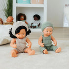 Miniland - Vêtements pour poupées de 15 pouces - Ensemble tricoté avec salopette et bonnet - Ensemble de 3-Fabriqué en Espagne